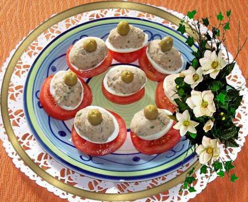 uova tonnate fiori bianchi ok.jpg